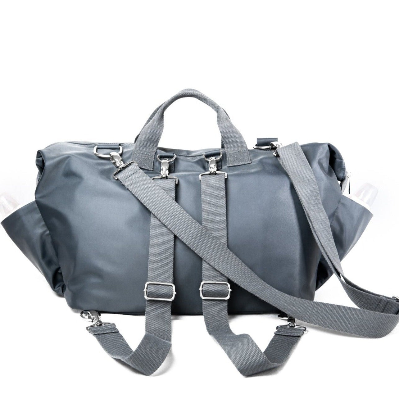 alt="back of Mummas Wear The DUFFLE Nappy Bag showing removable and adjustable backpack and crossbody straps"